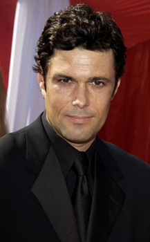 Carlos Bernard
